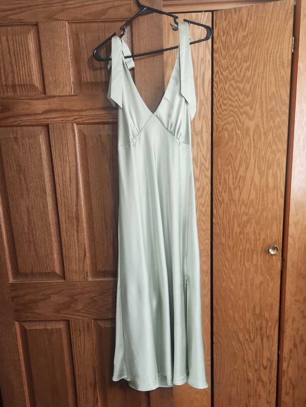Elegant Sage Green Tie-Shoulder Maxi Dress